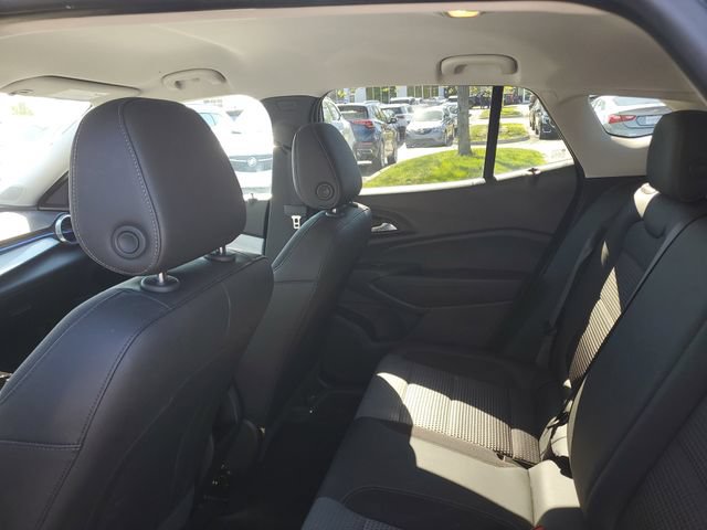 Certified 2025 Chevrolet Trax LT w/ Driver Confidence Package FWD image 8