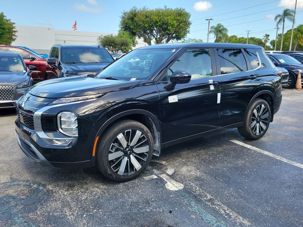 New 2025 Mitsubishi Outlander SE image 2