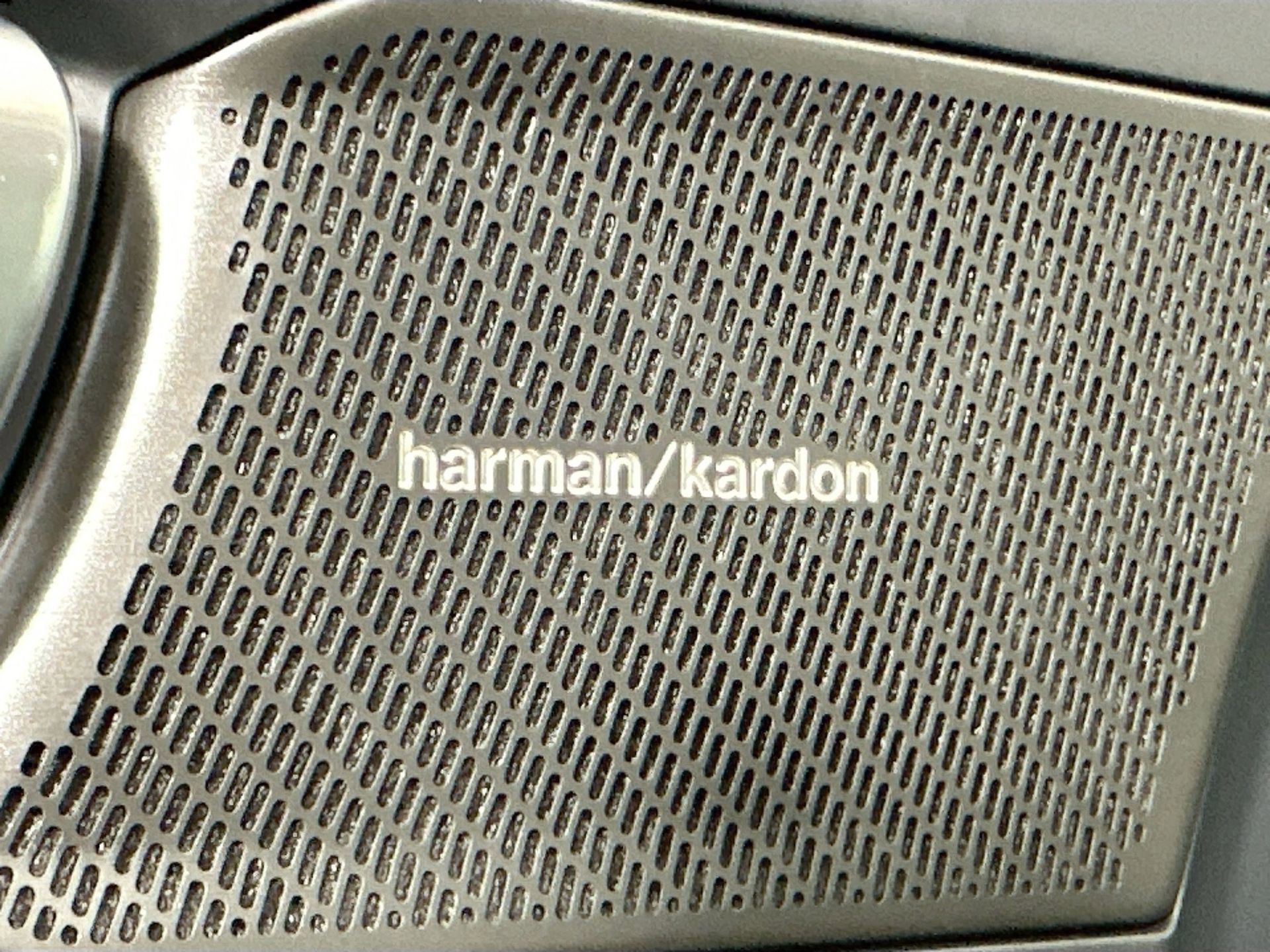 New 2025 Volvo XC40 B5 Ultra w/ Protection Package Premier image 24