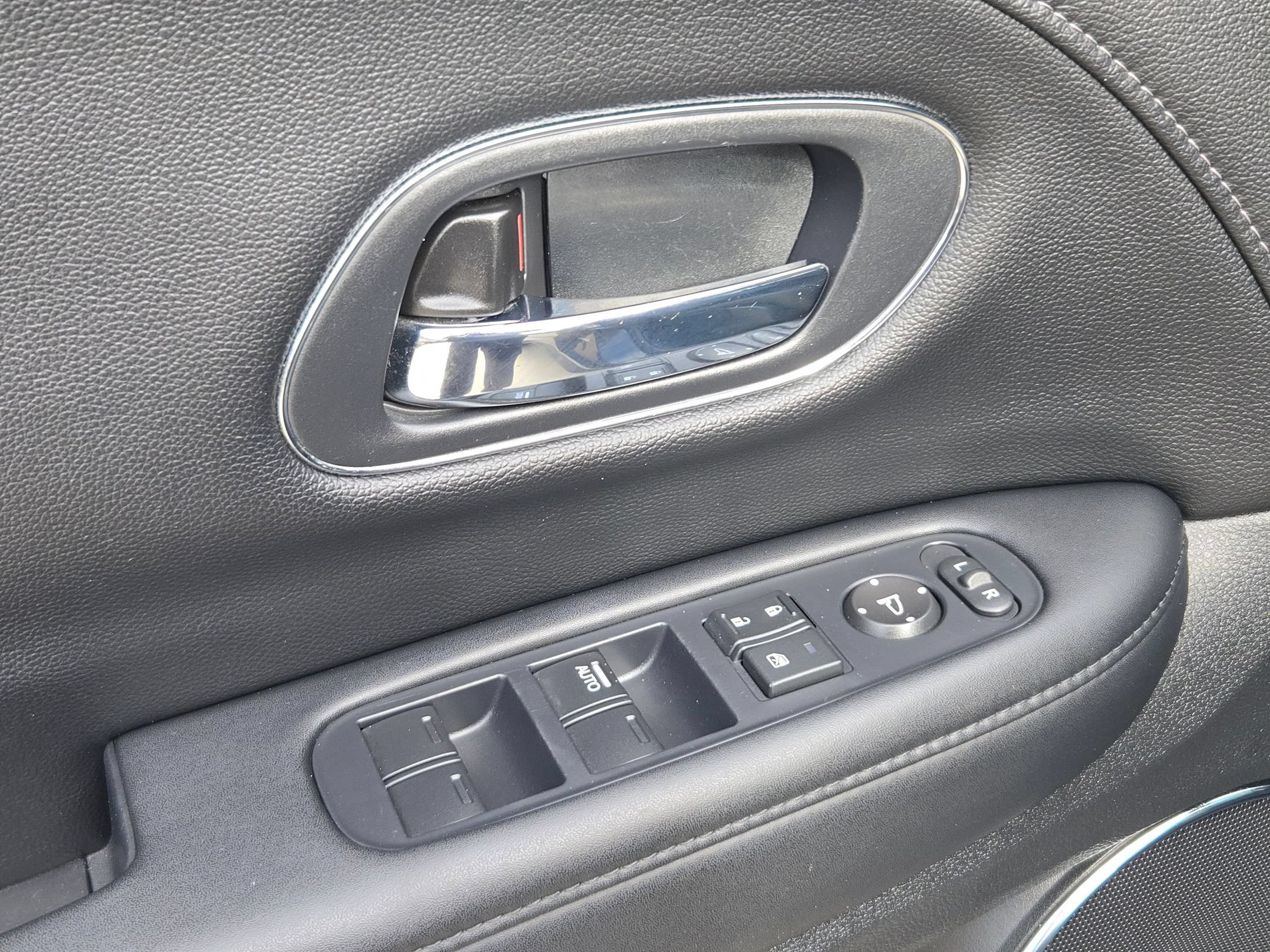 Used 2017 Honda HR-V EX-L image 13