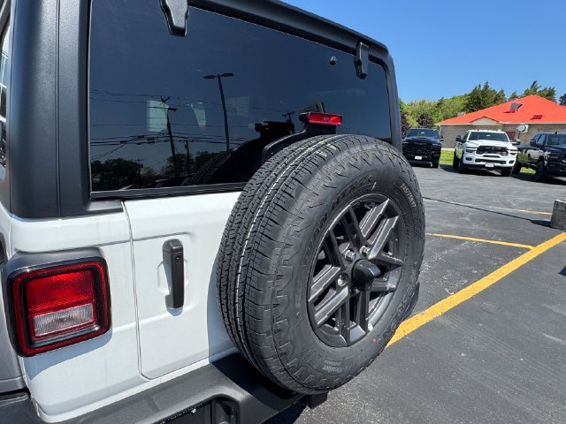 New 2026 Jeep Wrangler Unlimited Sport AWD/4WD image 30