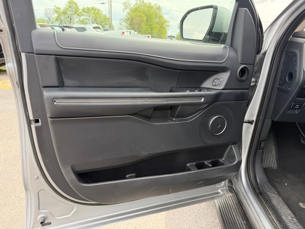 Used 2024 Ford Expedition Max XLT image 13