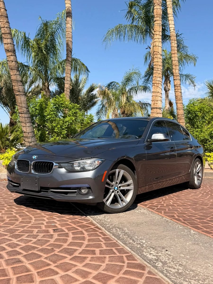 Used 2017 BMW 330i Sedan RWD image 1