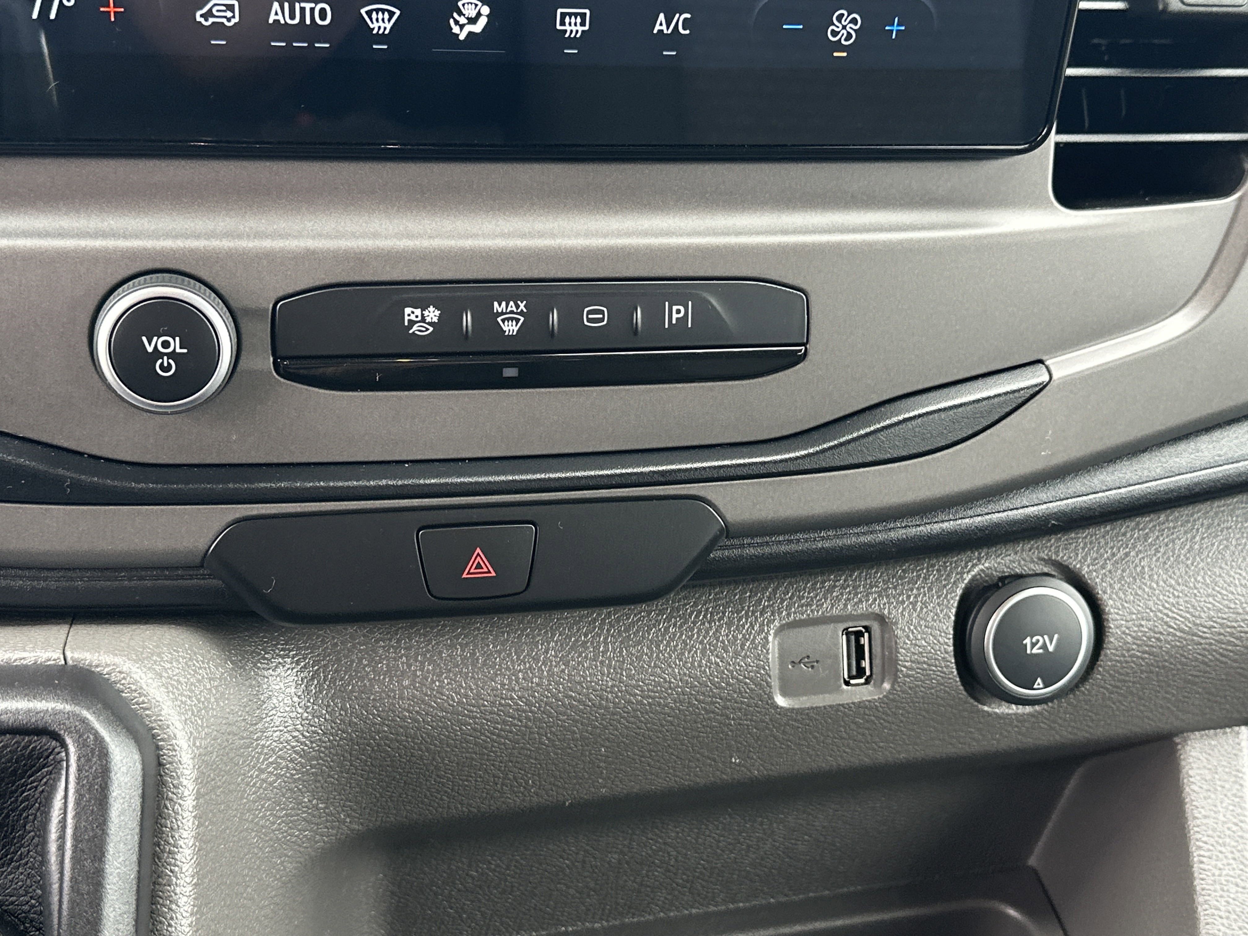 Used 2022 Ford Transit 350 XLT image 22