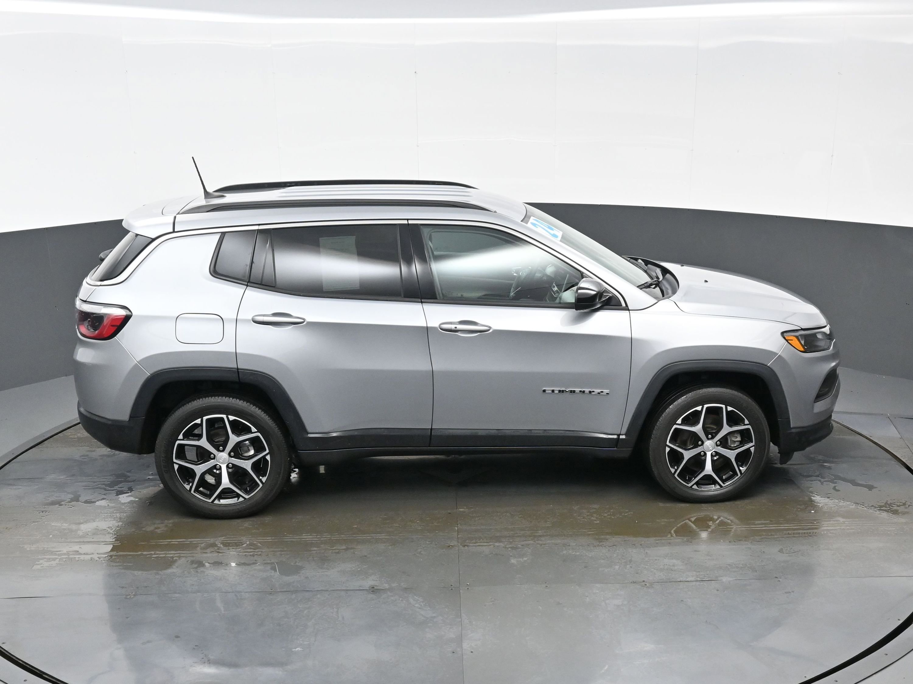 Used 2024 Jeep Compass Latitude AWD/4WD image 38