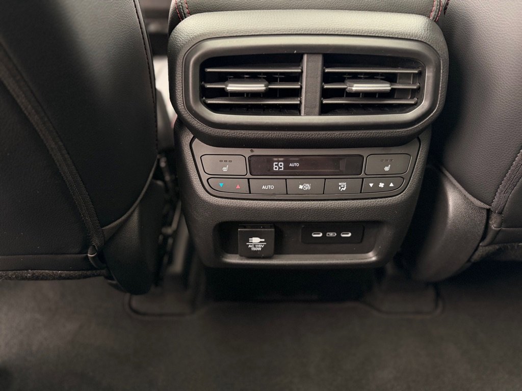 Used 2025 Honda Pilot Black Edition image 25