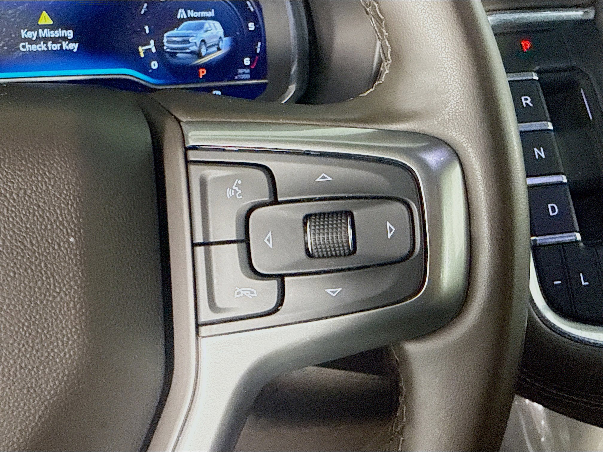 Used 2024 Chevrolet Suburban LT RWD image 15