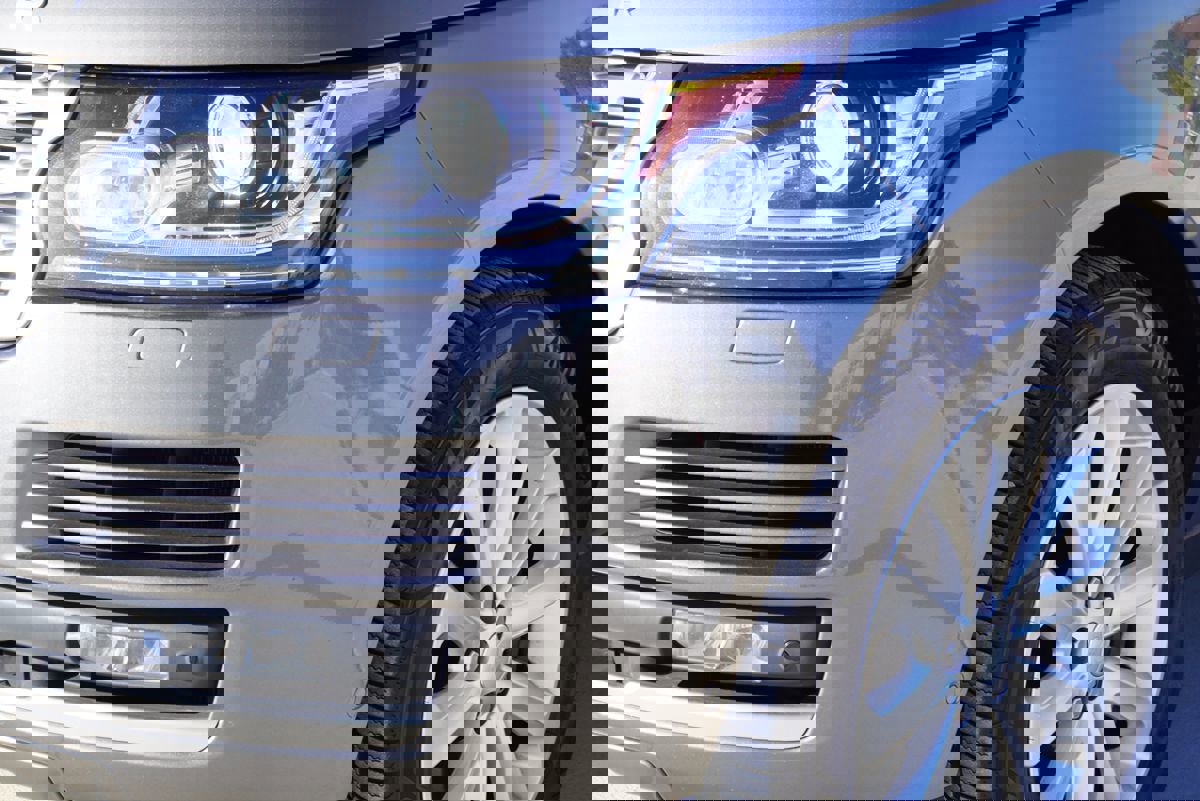 Used 2016 Land Rover Range Rover HSE image 2