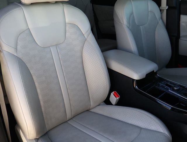 Used 2025 Kia Sorento SX image 19