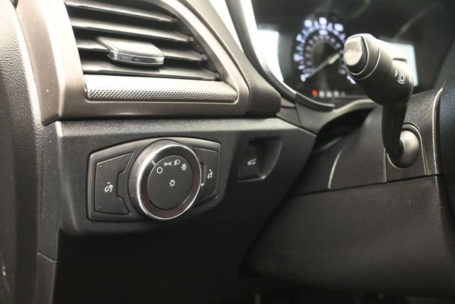 Used 2020 Ford Fusion SE FWD image 19