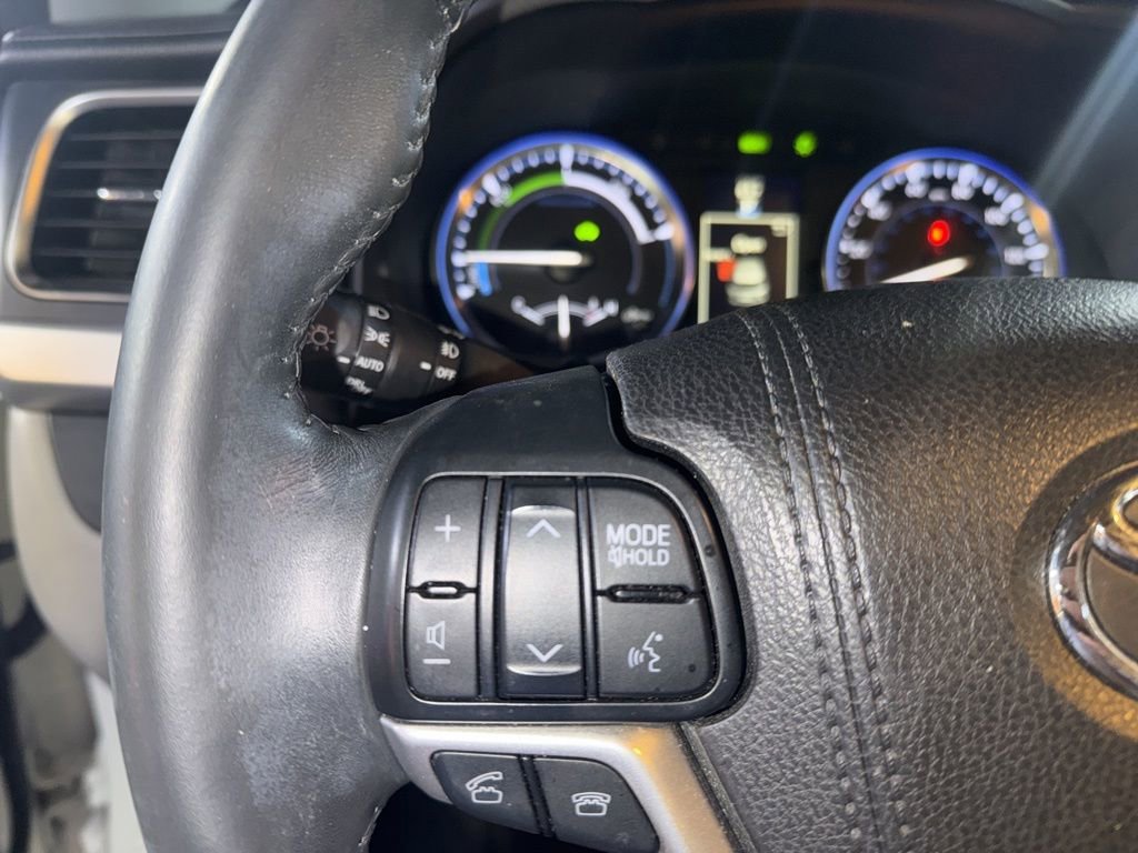 Used 2016 Toyota Highlander Limited w/ Driver Technology Package image 27
