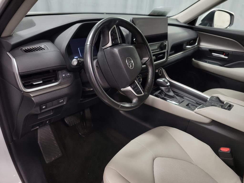 Used 2024 Toyota Grand Highlander AWD image 13
