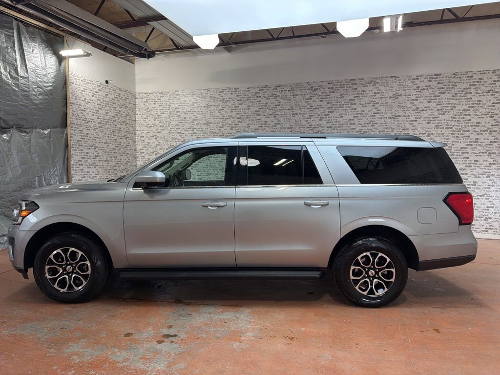 Used 2024 Ford Expedition Max XLT image 4