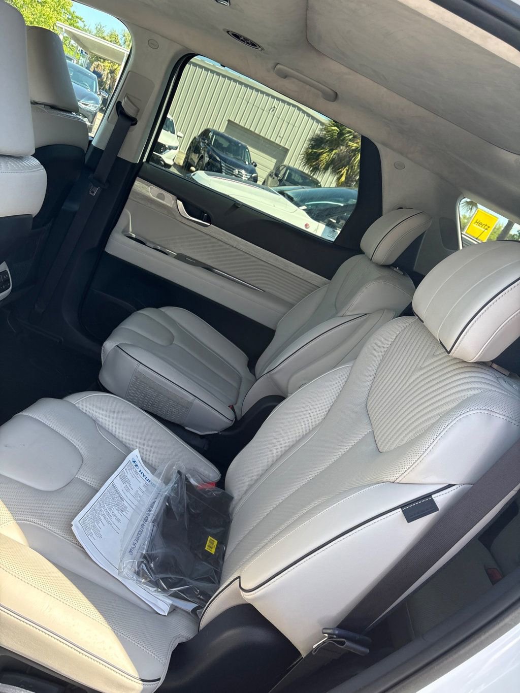 Used 2025 Hyundai Palisade Calligraphy image 3