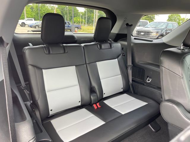 Used 2024 Ford Explorer XLT w/ Equipment Group 202A AWD/4WD image 33
