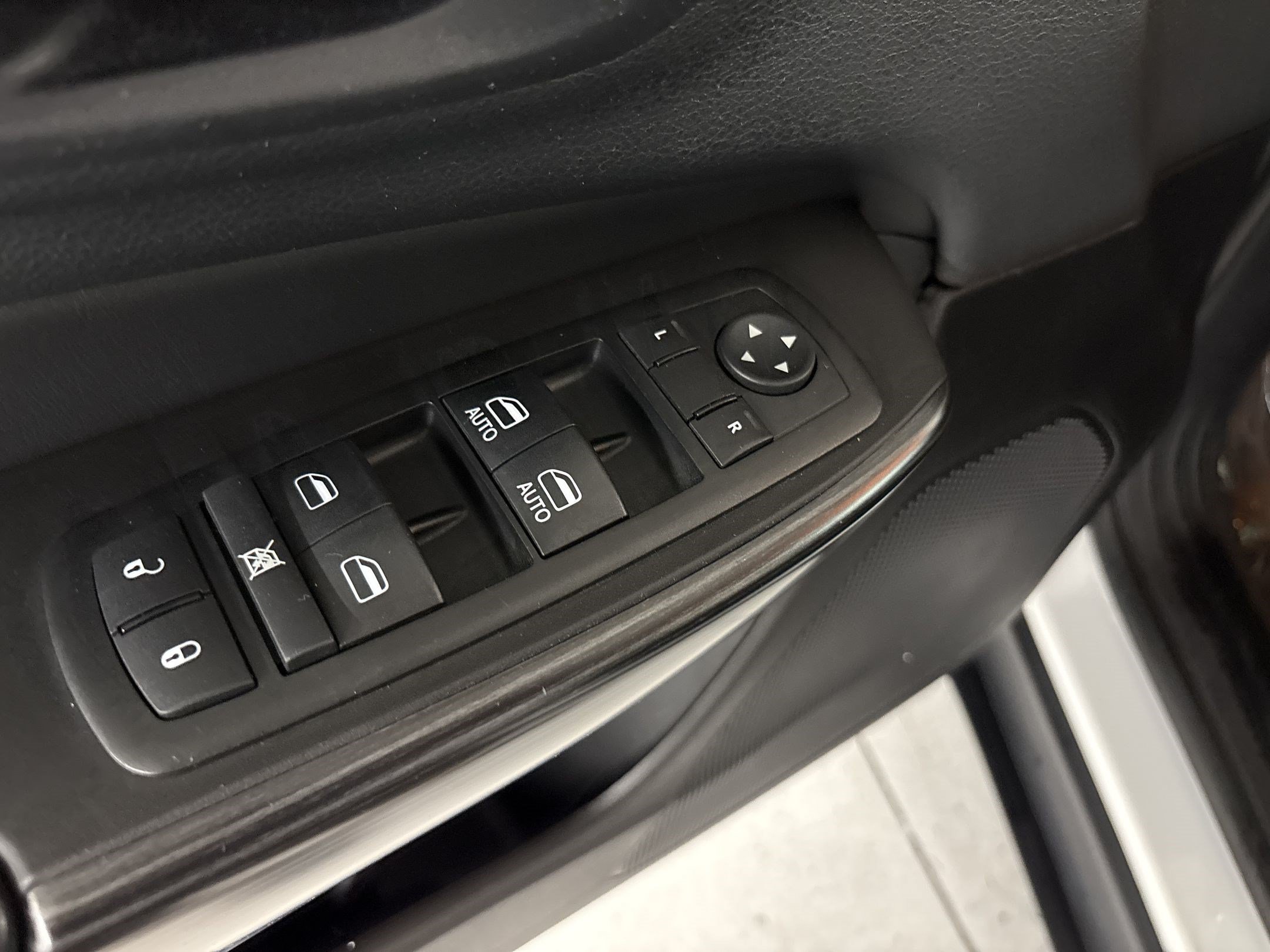 Used 2014 Jeep Cherokee Limited FWD image 27