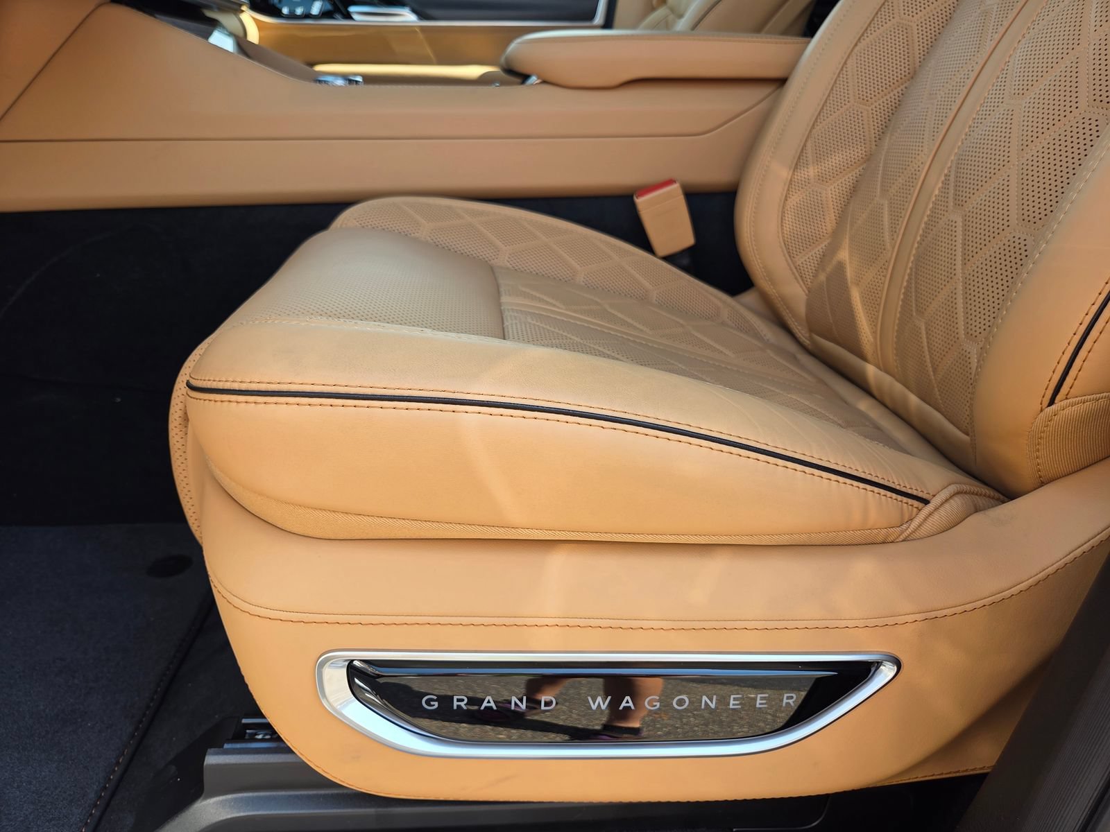 New 2026 Jeep Grand Wagoneer L Summit AWD/4WD image 16