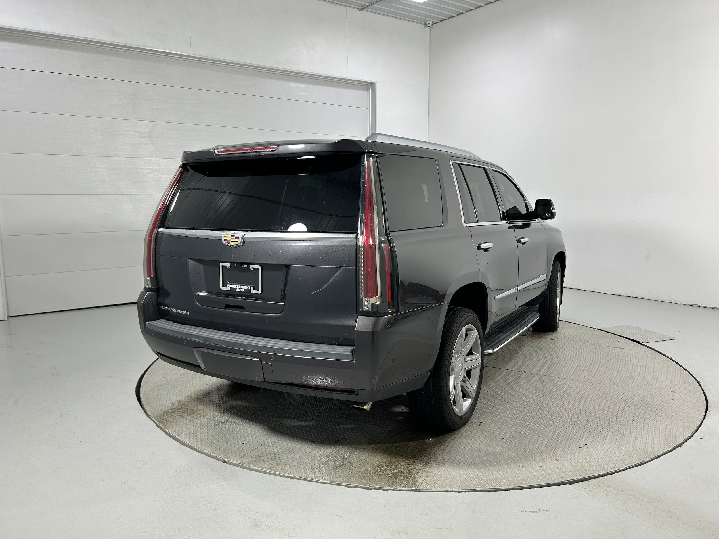 Used 2017 Cadillac Escalade Luxury AWD/4WD image 42