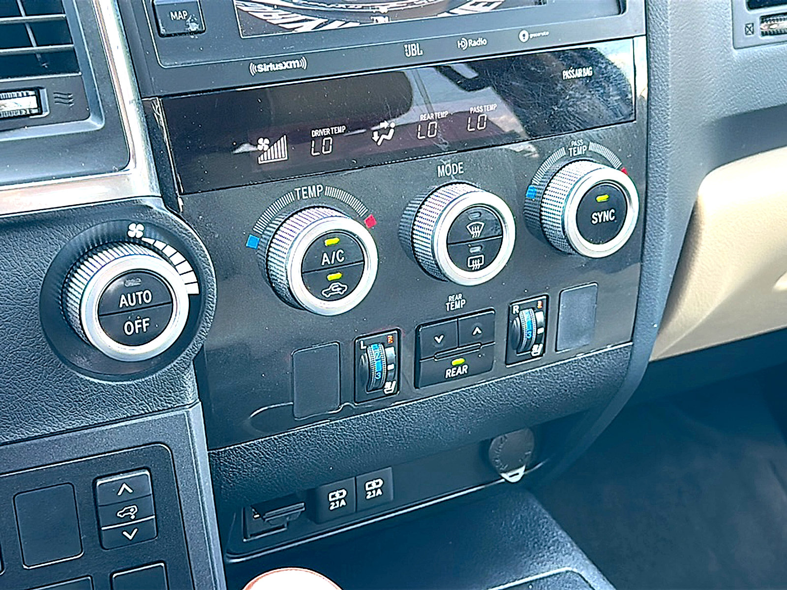Used 2020 Toyota Sequoia Platinum RWD image 39