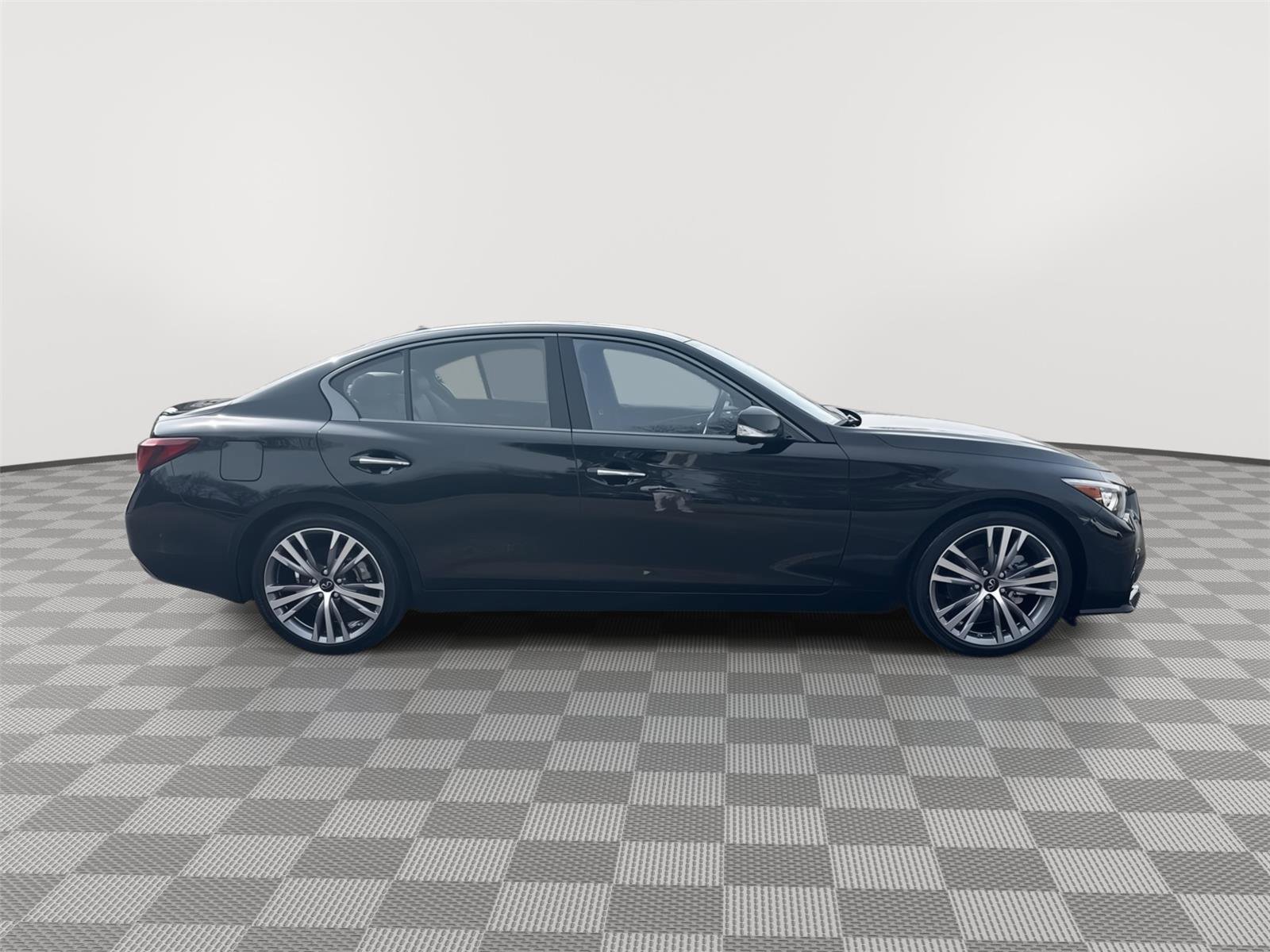 Used 2023 INFINITI Q50 Sensory image 4