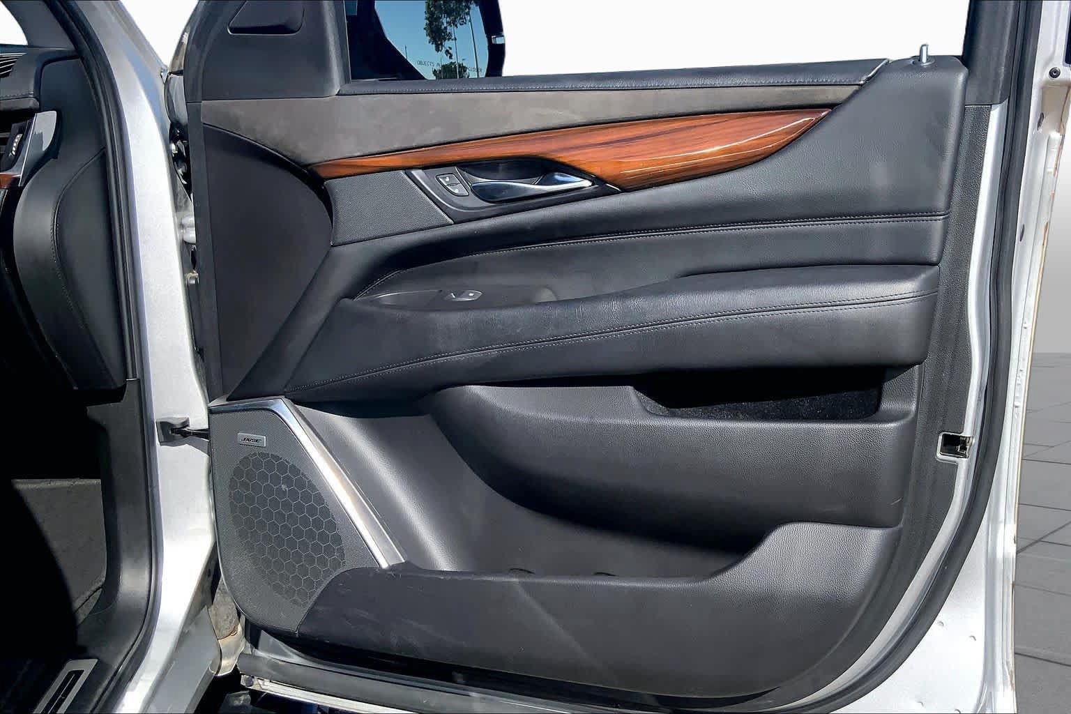 Used 2020 Cadillac Escalade Premium Luxury RWD image 23