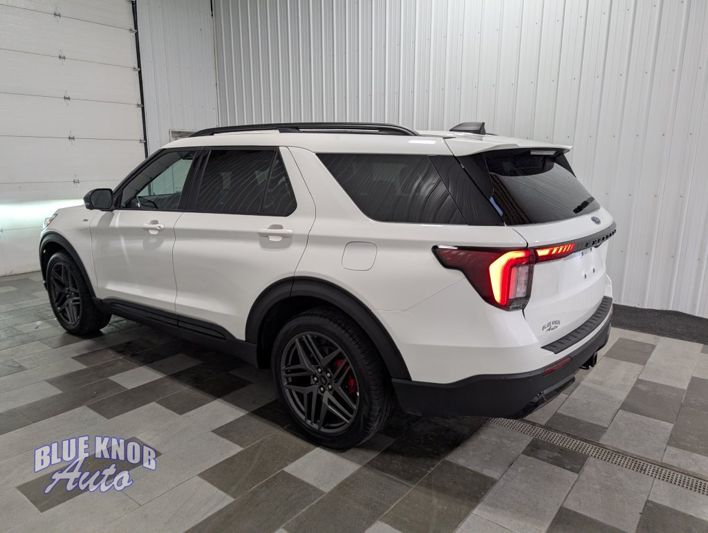 Used 2025 Ford Explorer ST-Line w/ ST-Line Street Pack AWD/4WD image 2