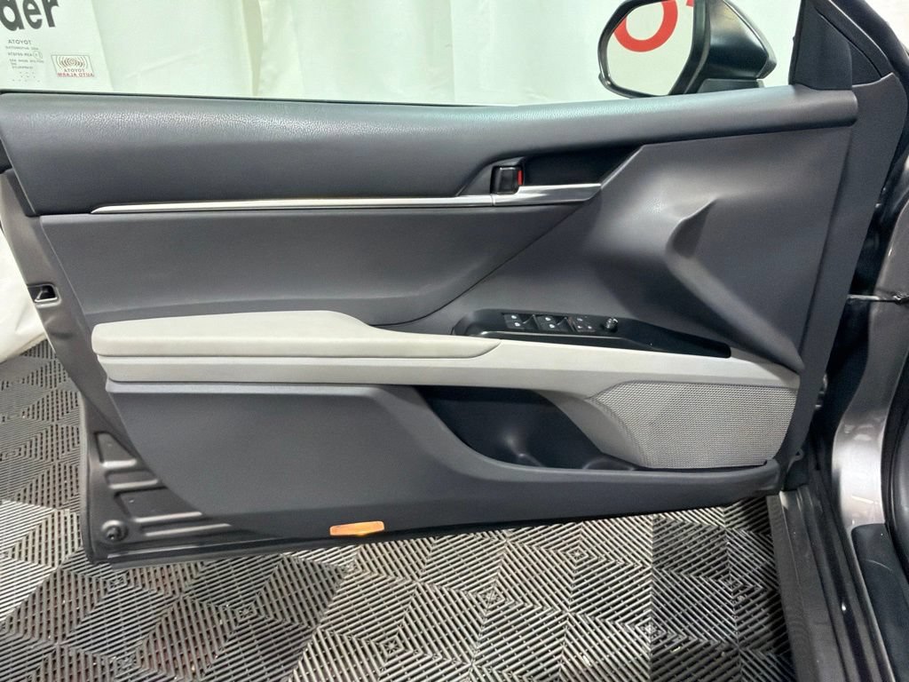 Used 2018 Toyota Camry LE FWD image 21