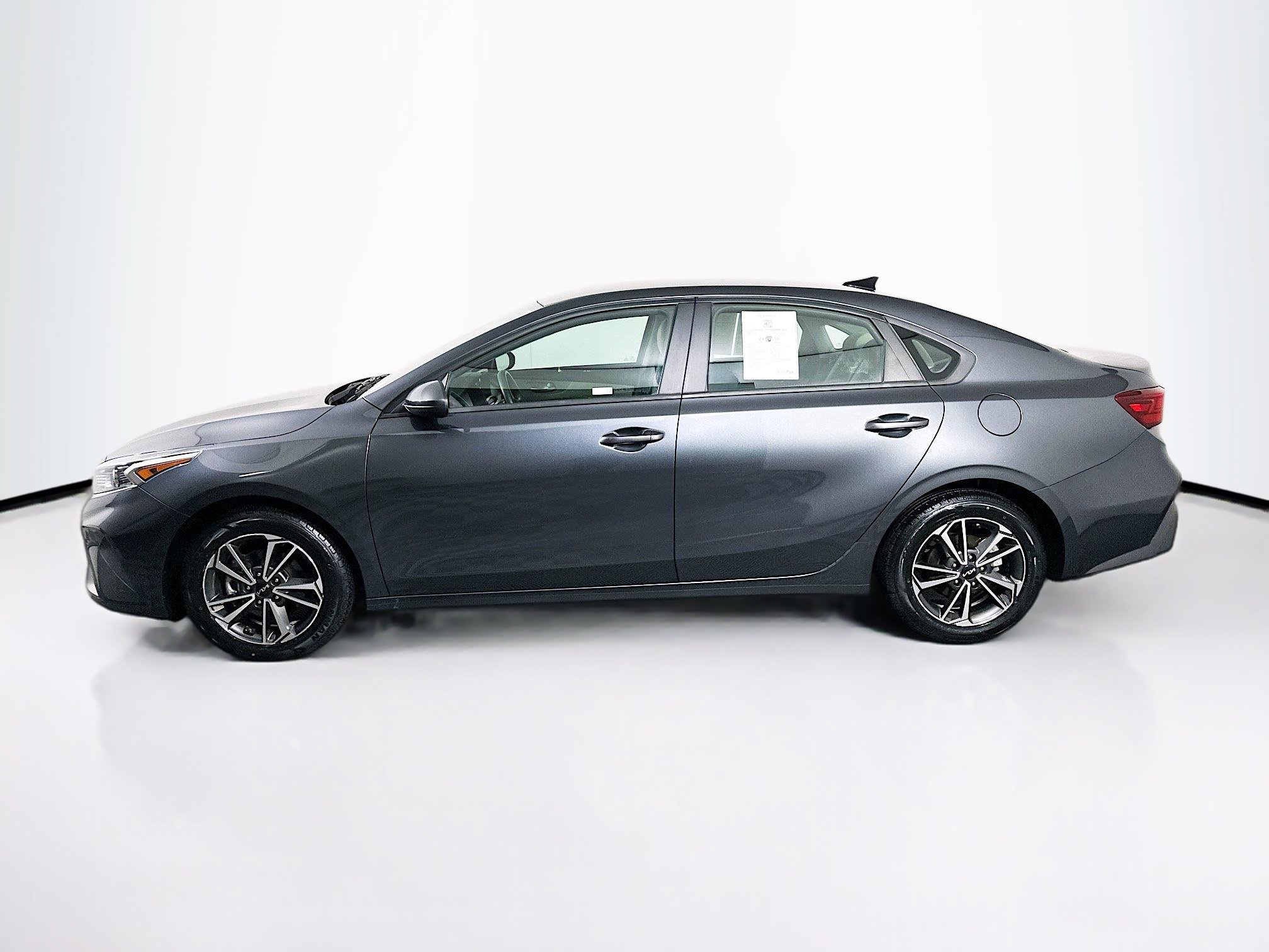 Used 2022 Kia Forte LXS image 4