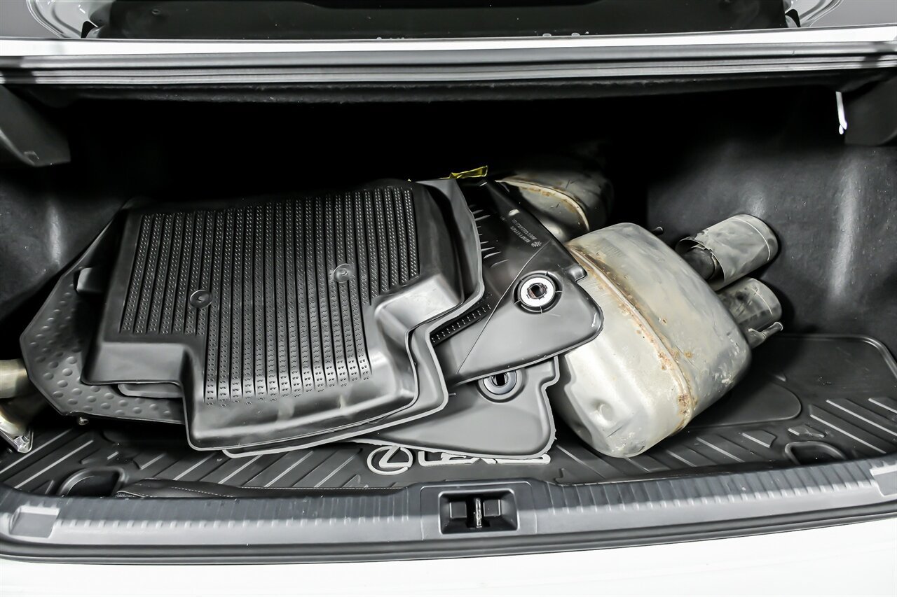 Used 2024 Lexus IS 500 RWD image 11
