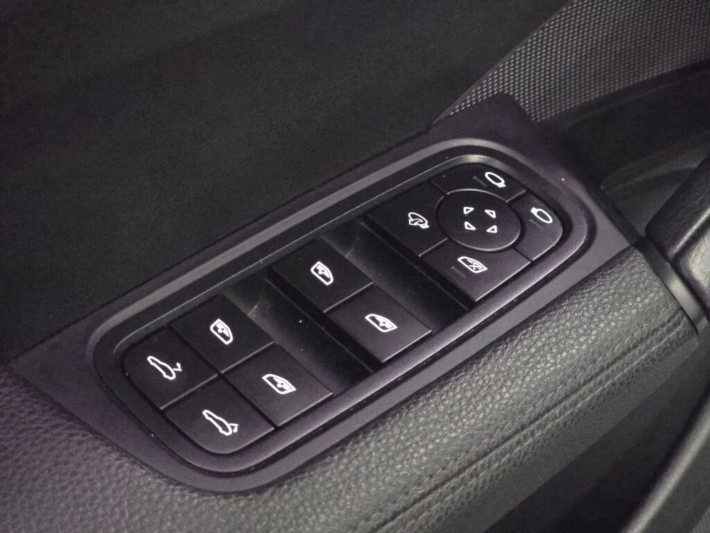 Used 2024 Porsche Cayenne image 37