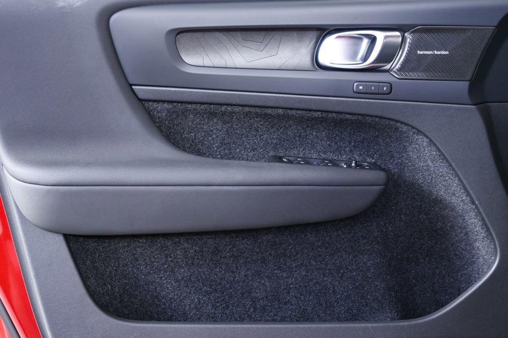 Used 2023 Volvo C40 P8 Recharge Ultimate image 8