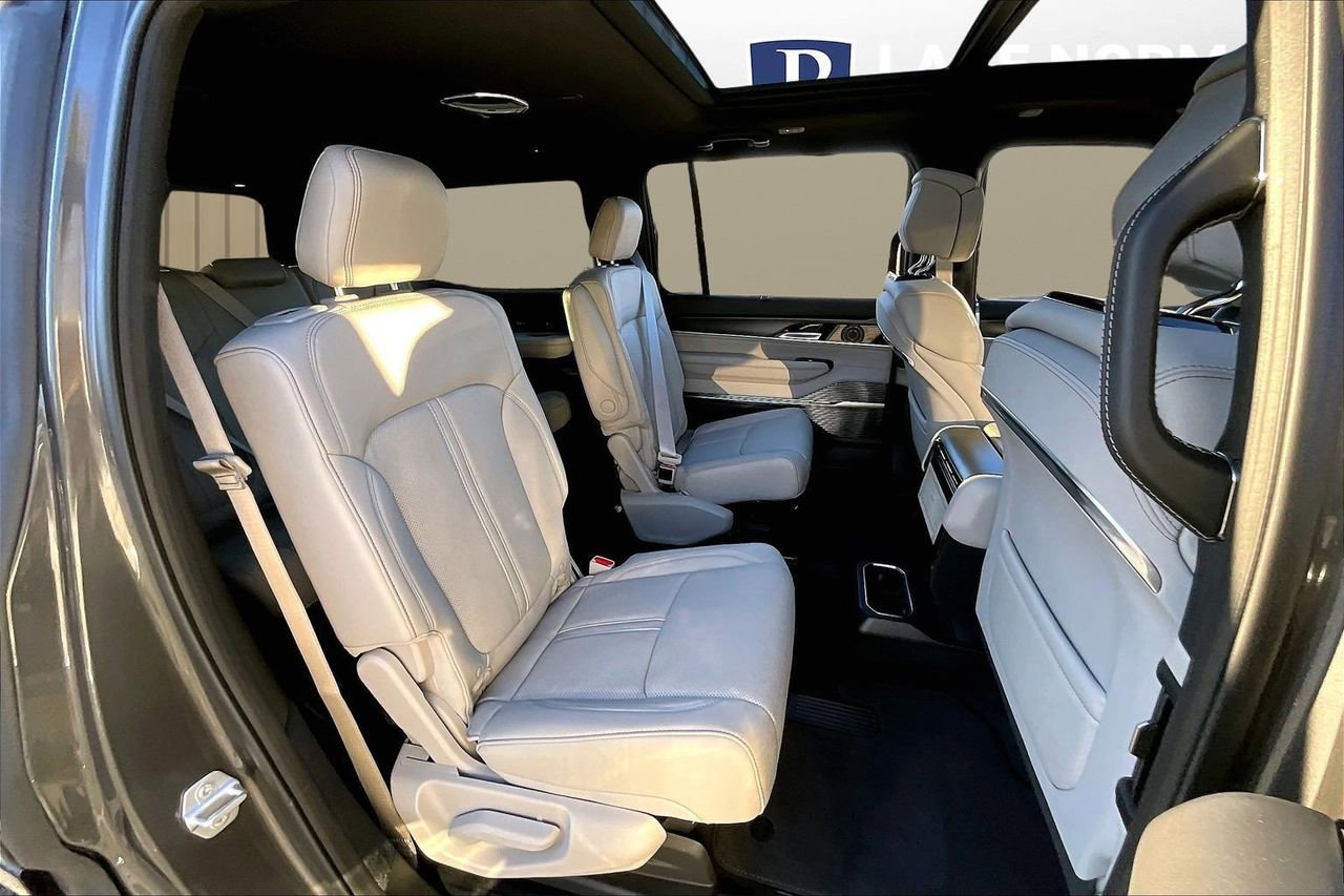 New 2026 Jeep Grand Wagoneer Summit image 21