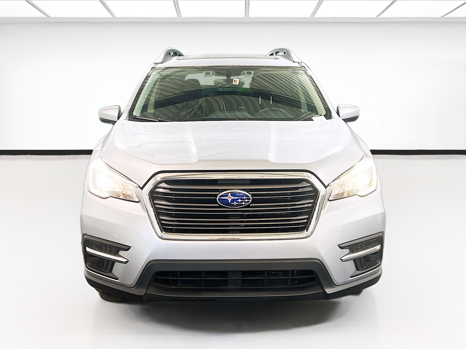 Used 2019 Subaru Ascent Premium image 2
