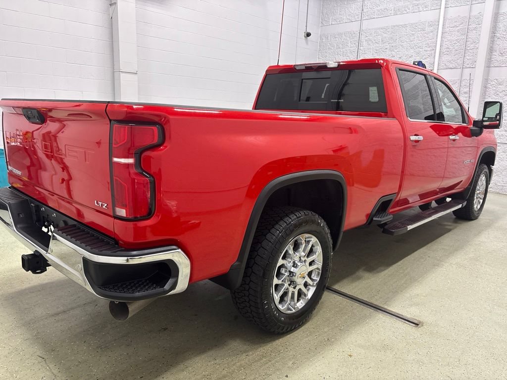 Used 2024 Chevrolet Silverado 2500 LTZ w/ LTZ Convenience Package AWD/4WD image 4