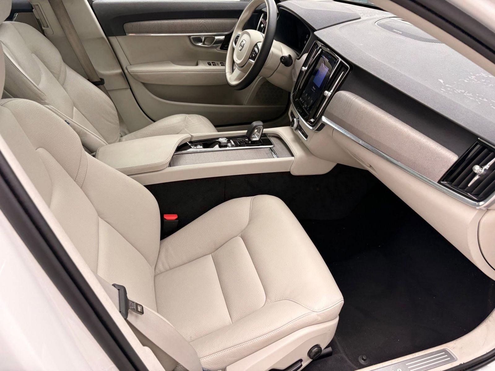 Certified 2025 Volvo V90 B6 Cross Country Plus image 30