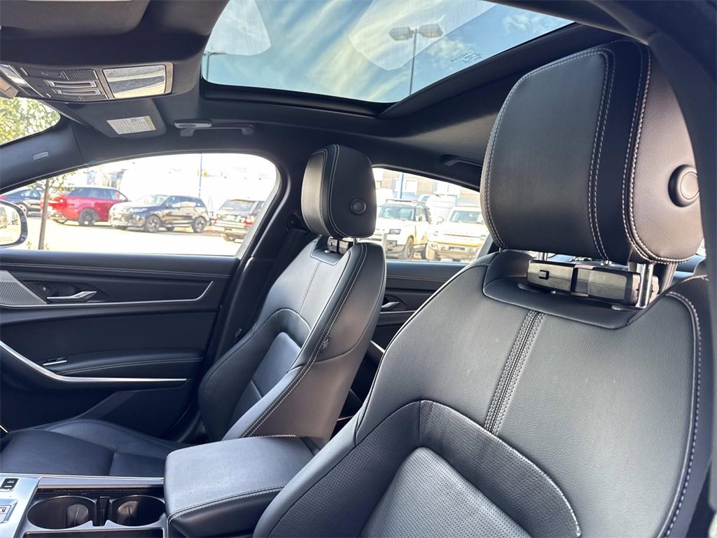 Used 2024 Jaguar XF R-Dynamic SE image 19