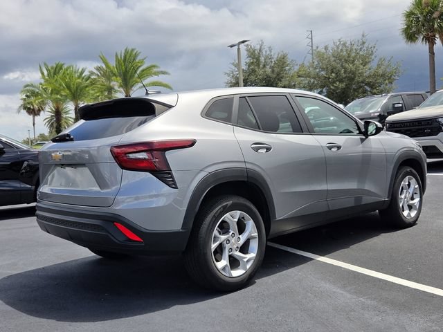 Used 2025 Chevrolet Trax LS w/ LS Convenience Package FWD image 6