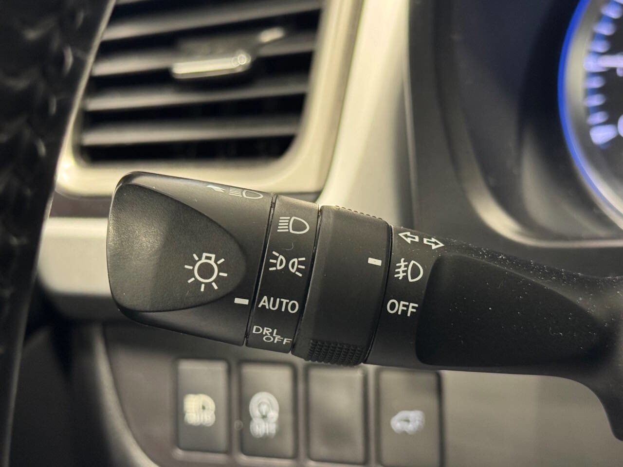 Used 2017 Toyota Highlander XLE image 37