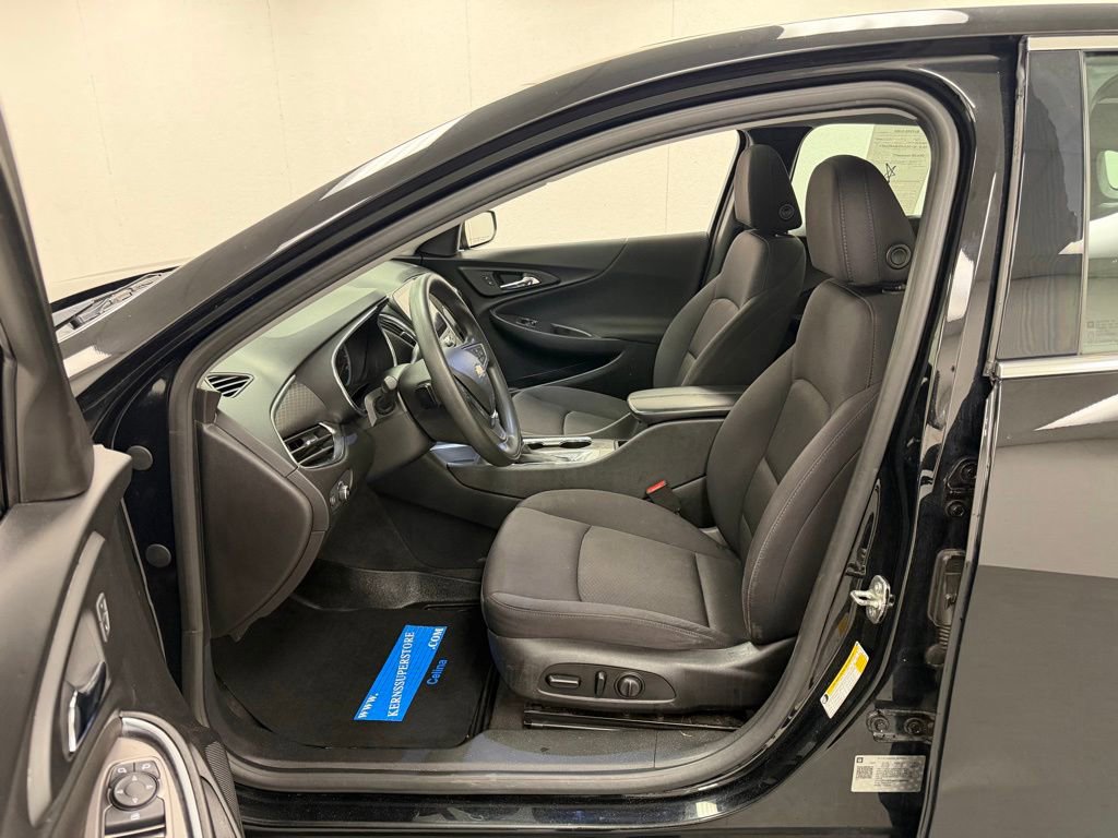 Used 2019 Chevrolet Malibu LT FWD image 15