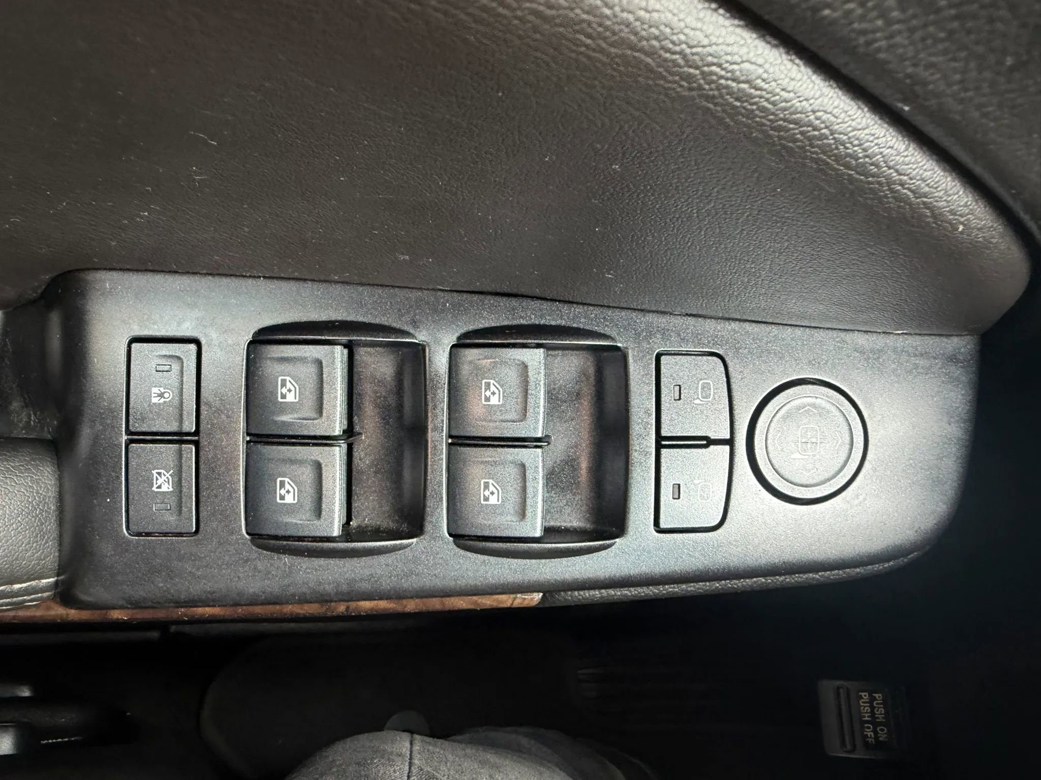 Used 2018 Chevrolet Suburban LT image 30