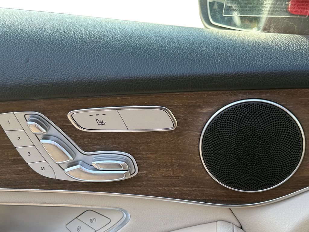 Used 2021 Mercedes-Benz GLC 300 4MATIC w/ Premium Package image 10