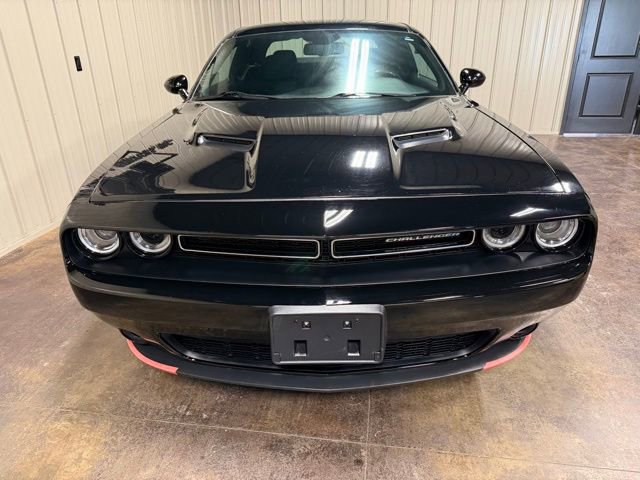 Used 2021 Dodge Challenger SXT image 2