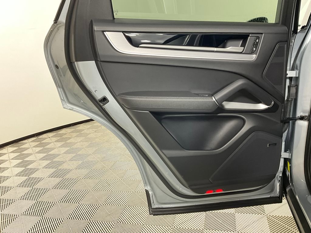 Used 2024 Porsche Cayenne Coupe image 26