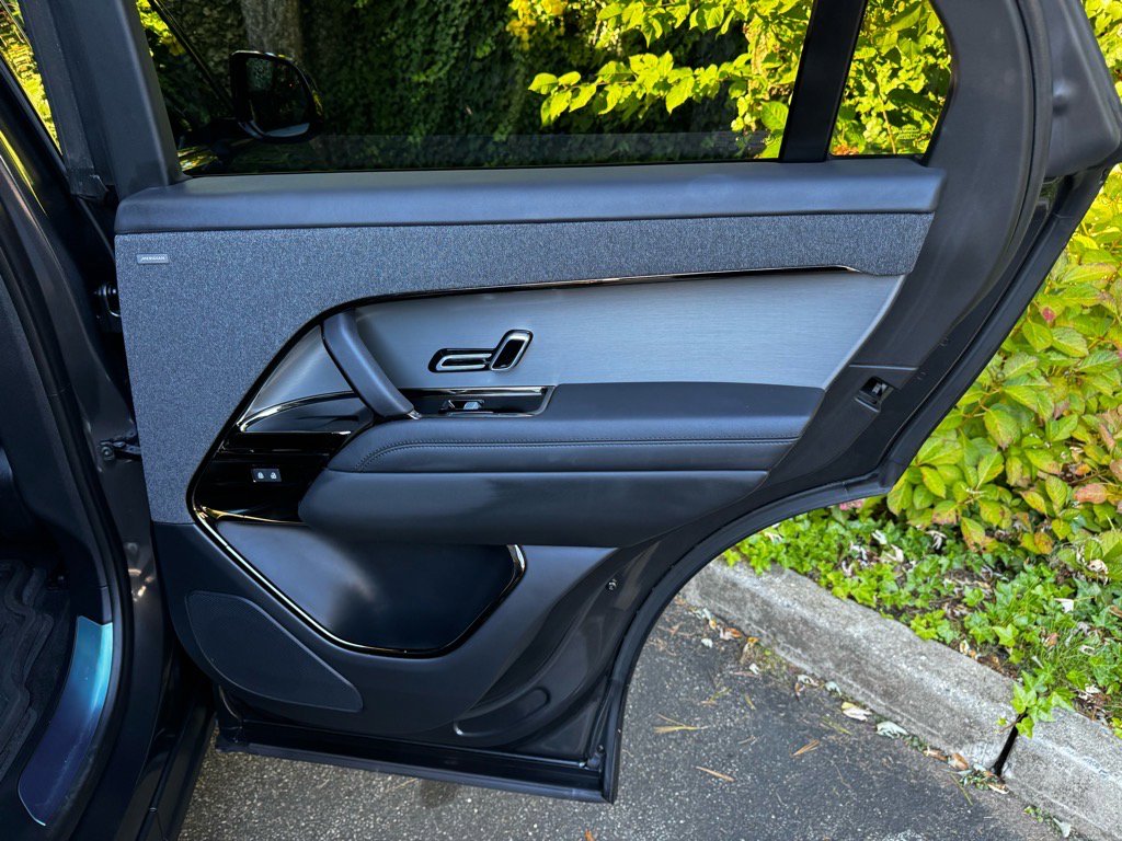 Used 2023 Land Rover Range Rover Sport SE image 18