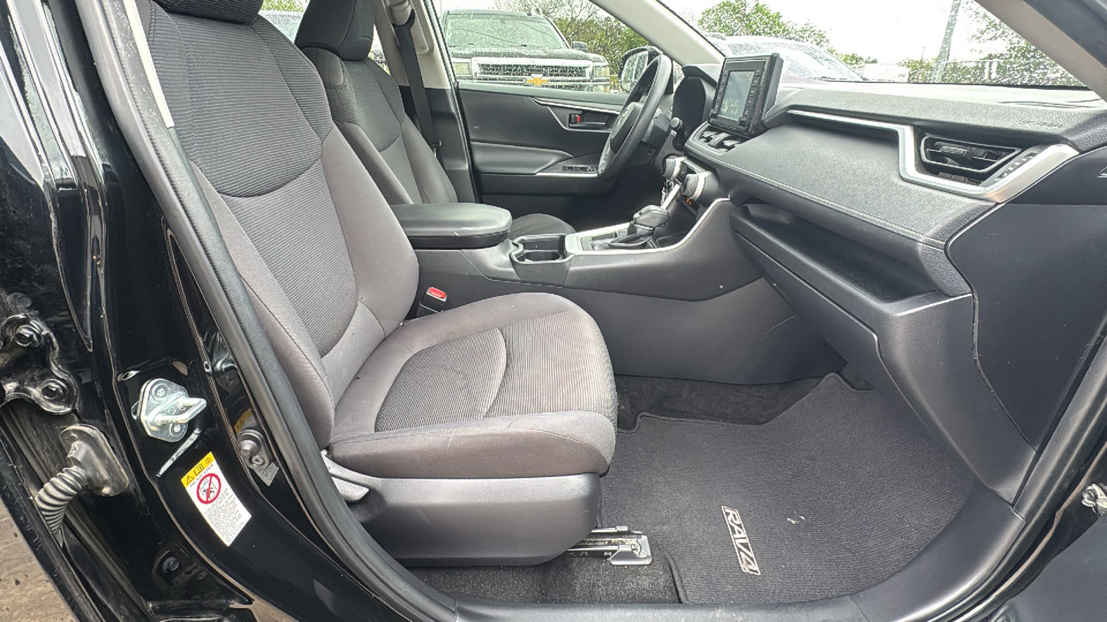 Used 2019 Toyota RAV4 LE FWD image 27