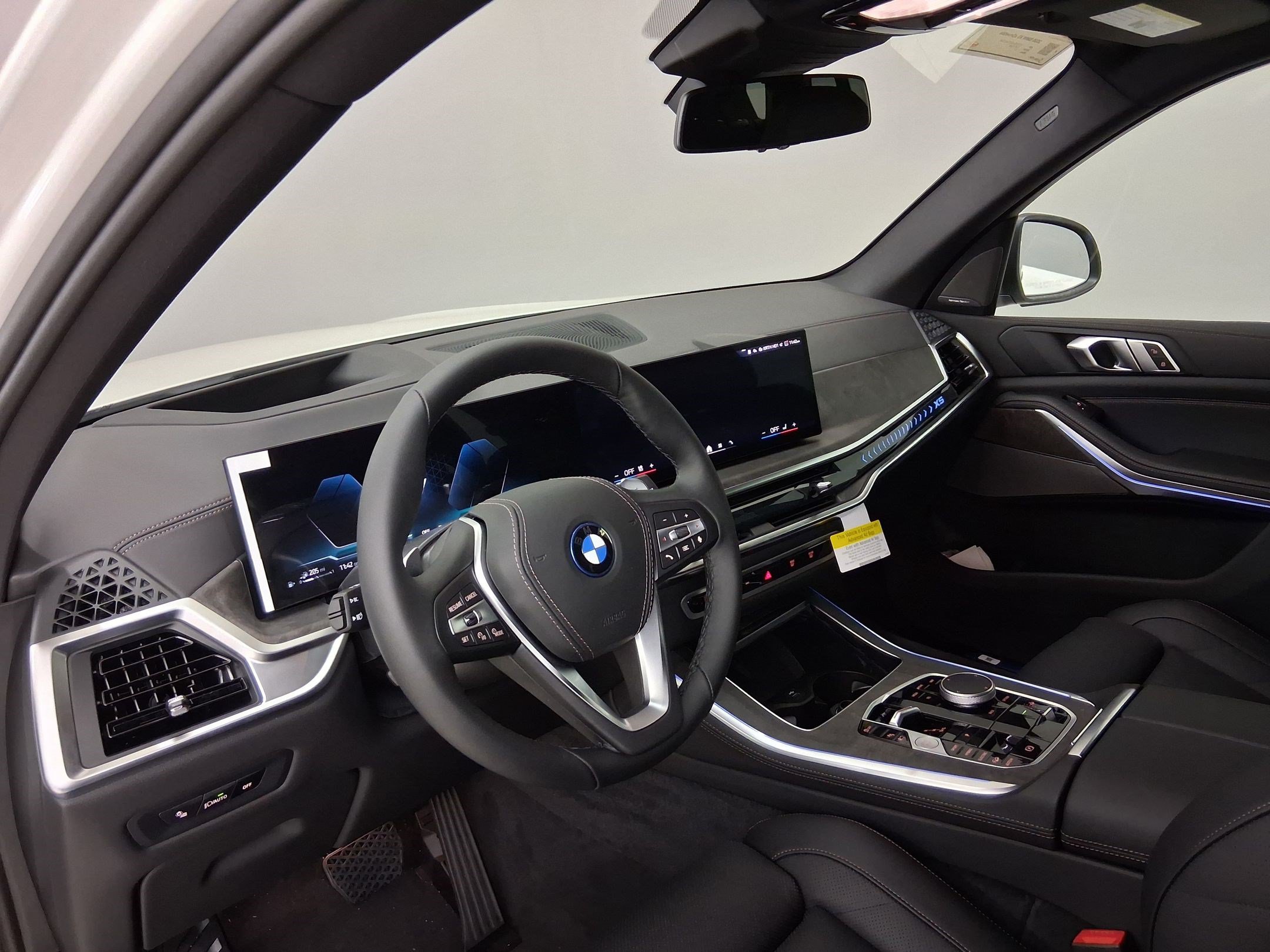 New 2026 BMW X5 xDrive50e w/ Premium Package AWD/4WD image 2