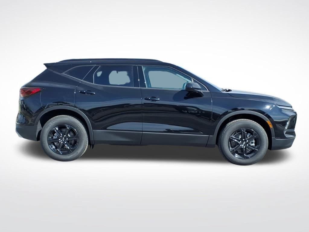 New 2026 Chevrolet Blazer LT w/ Midnight/Sport Edition AWD/4WD image 4