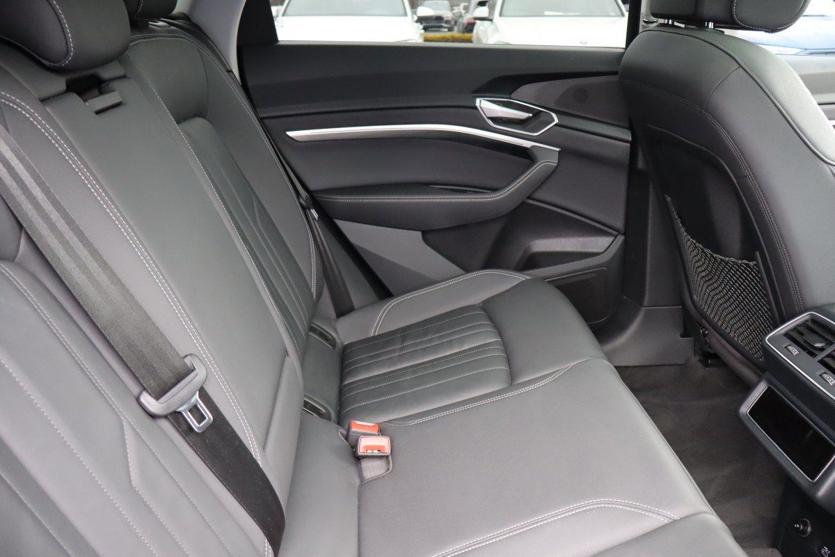 Used 2021 Audi e-tron Premium w/ Convenience Plus Package image 15