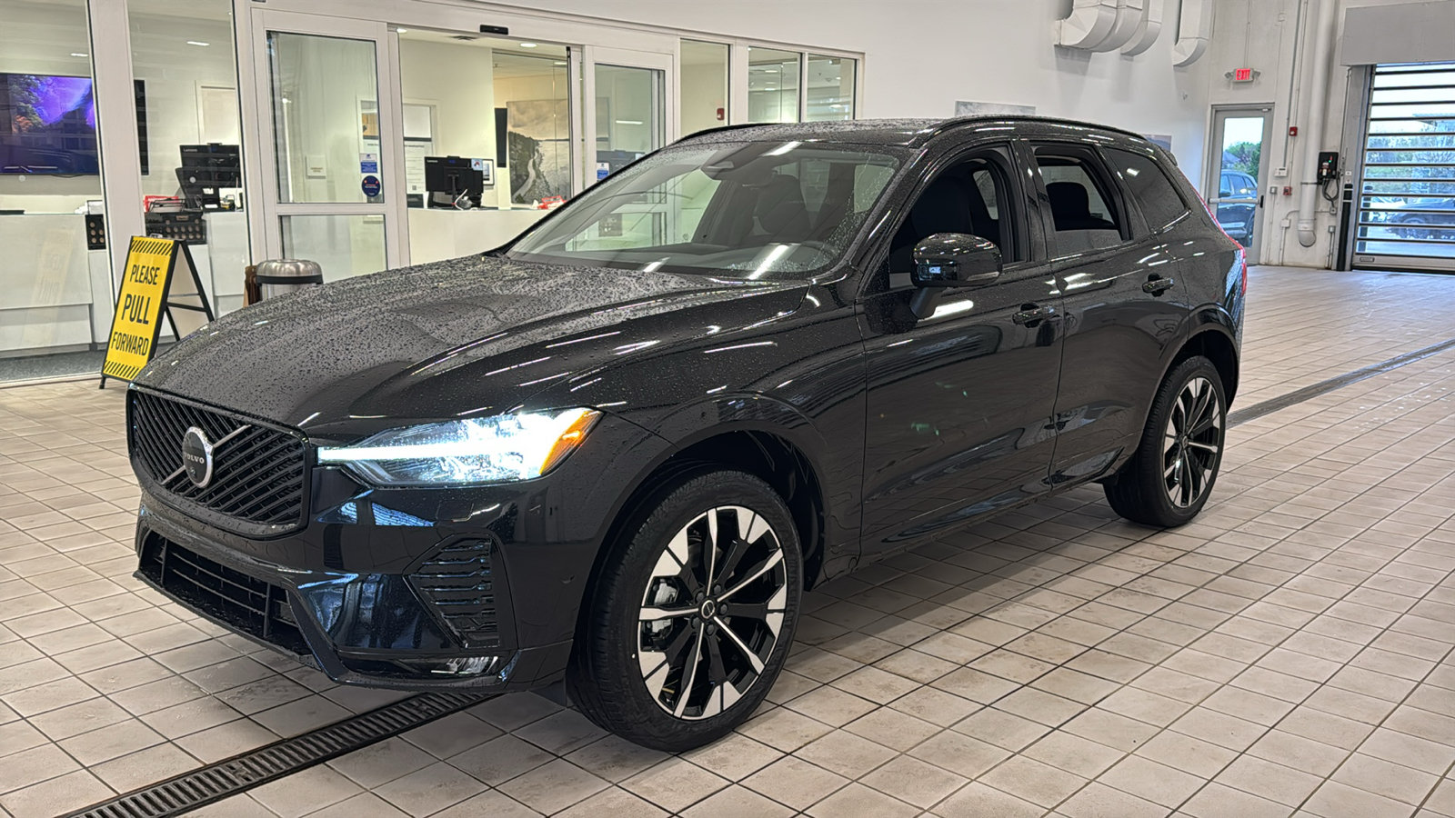 New 2026 Volvo XC60 B5 Plus w/ Climate Package AWD/4WD image 9
