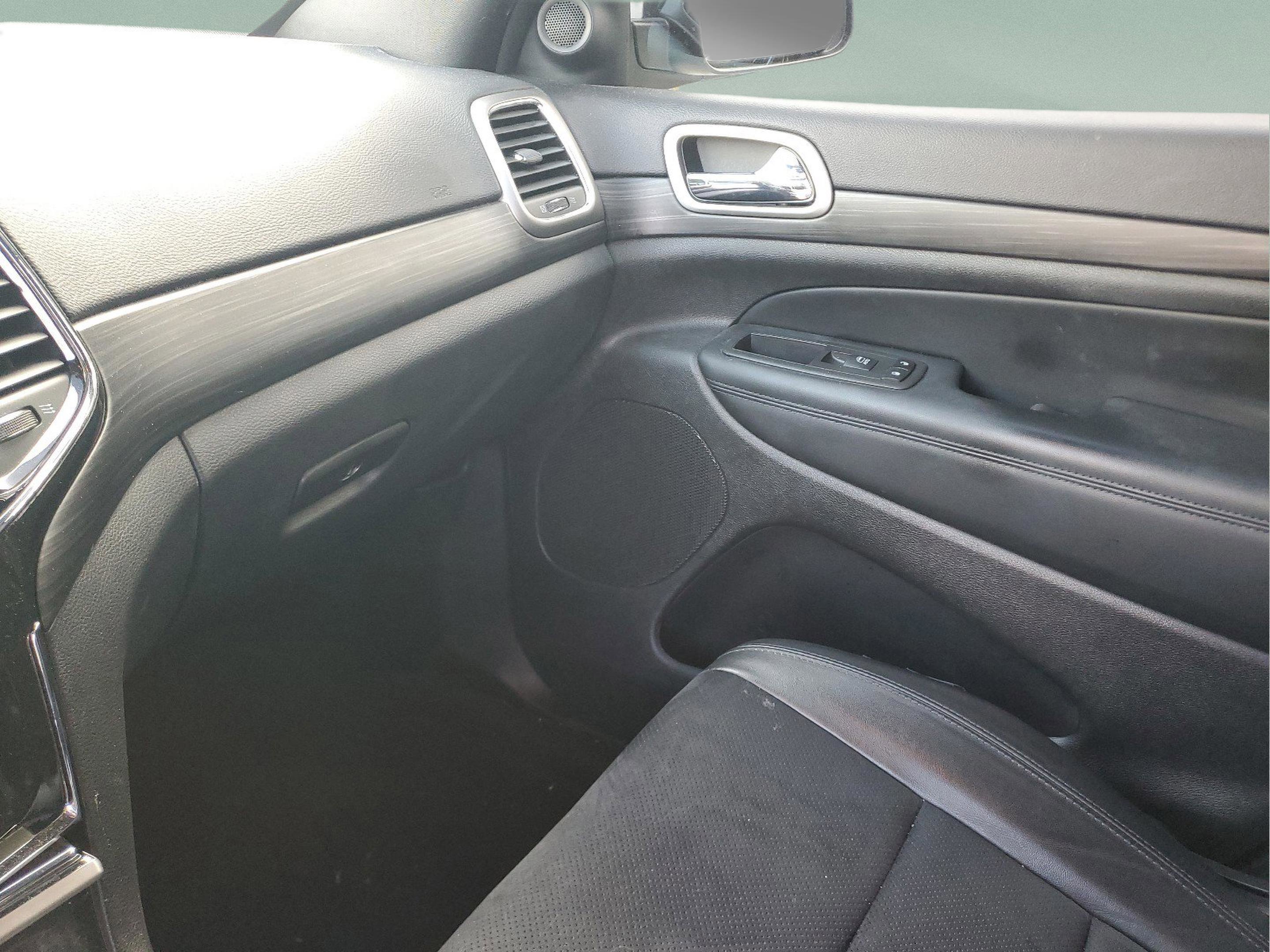 Certified 2022 Jeep Grand Cherokee Laredo X image 25